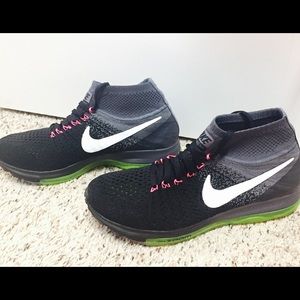 BRAND NEW! Nike Flyknit Chukka Zoom High Top